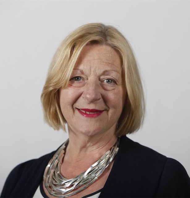 Linda Fabiani Headshot