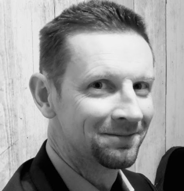 Simon Moore Headshot